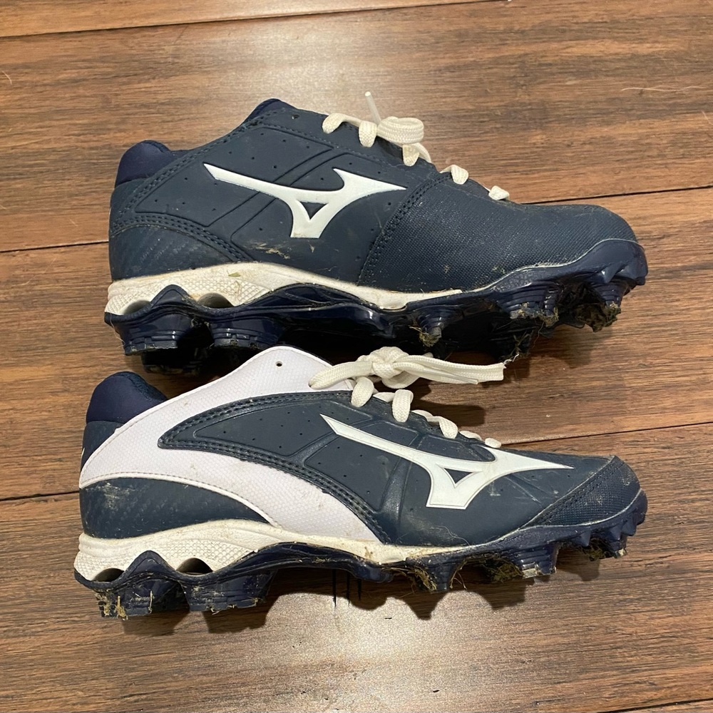 Softball cleats